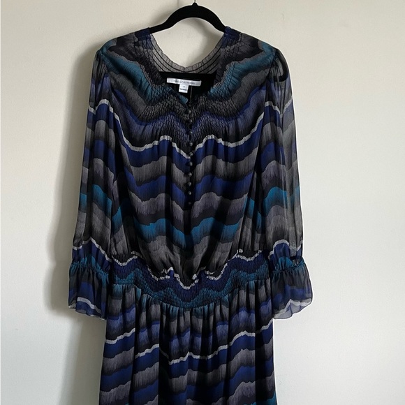 Diane Von Furstenburg Kelley Smocked Chiffon Silk Peacock Chevron Dress sz 12 - Picture 2 of 16